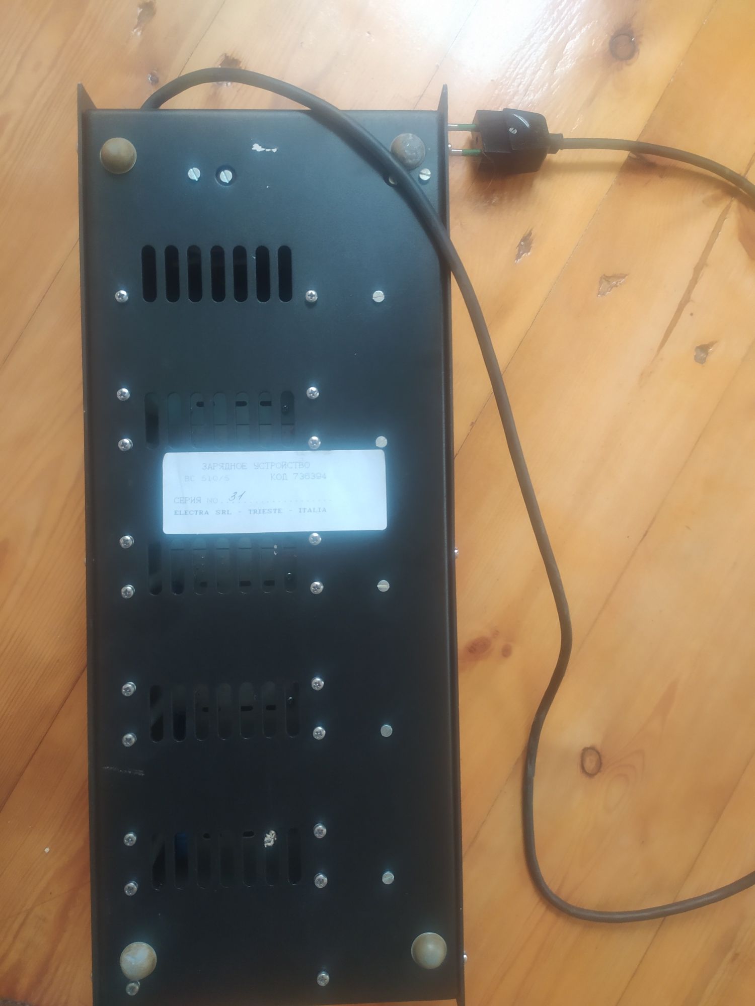 Продам зарядное устройство для радиостанций BC-510/S