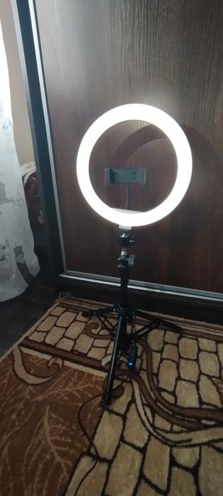 Кільцева LED-лампа.