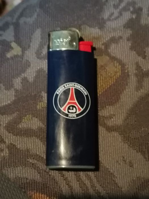 Isqueiro antigo do clube de futebol Paris Saint Germain (PSG)