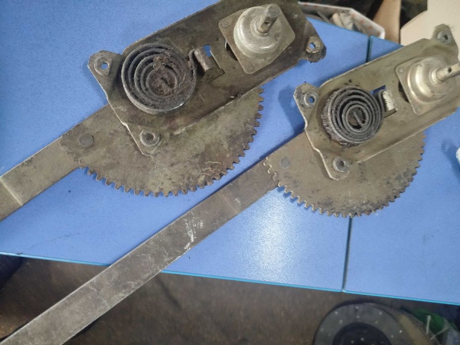 Склопідіймач лівий/правий Зіл-130/Фіксатор ЗІЛ-130 замка дв прав