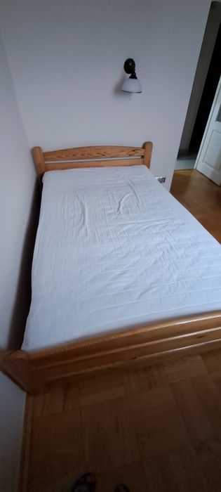 Oddam za darmo łóżko drewniane z materacem 120 cm x 200 cm