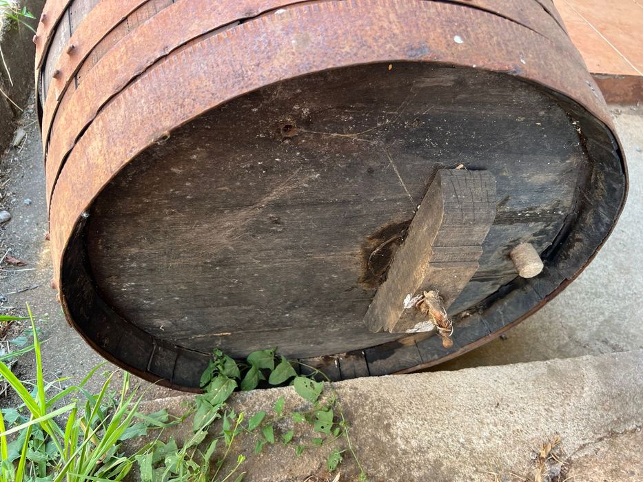 Pipo de vinho em madeira