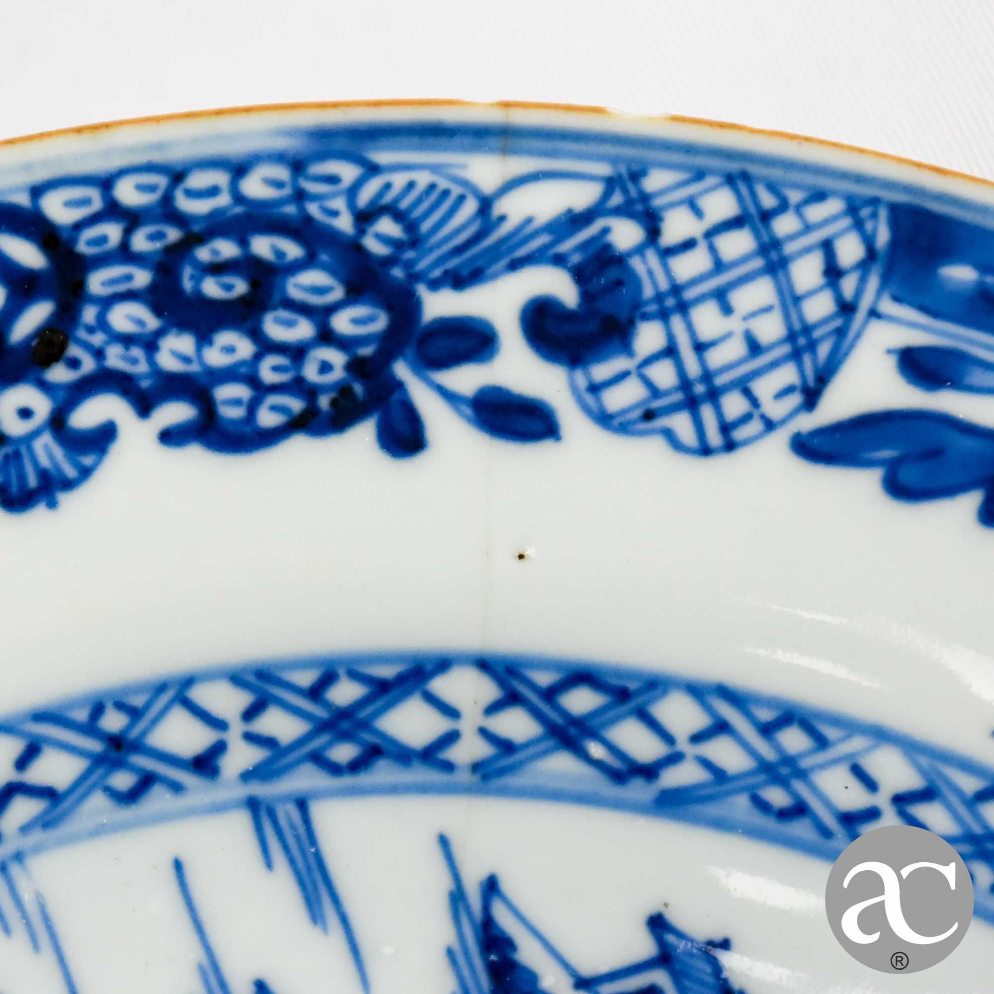 Prato fundo Porcelana da China, Azul e Branco, Qianlong, séc. XVIII