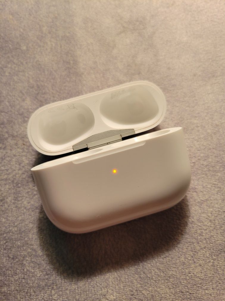 Футляр AirPods Pro MagSafe А2190