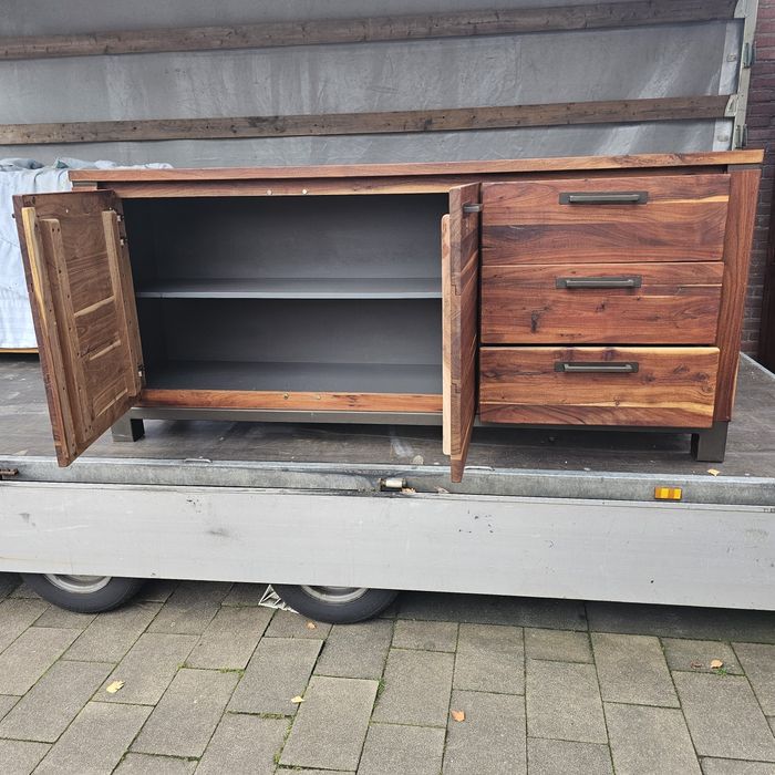 Drewniana komoda industrialna  190,5x85x43