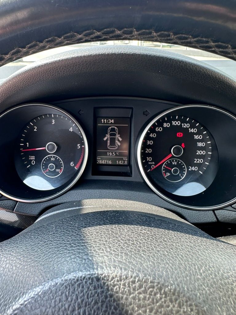 VW Golf. 1.6 TDI confortline