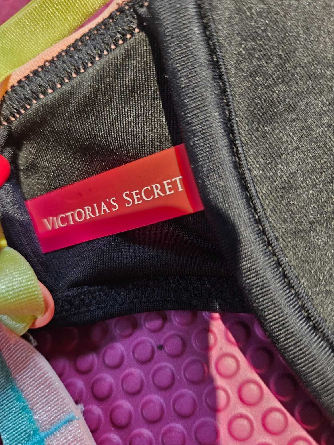Góra stroju kąpielowego Victoria's Secret 75B