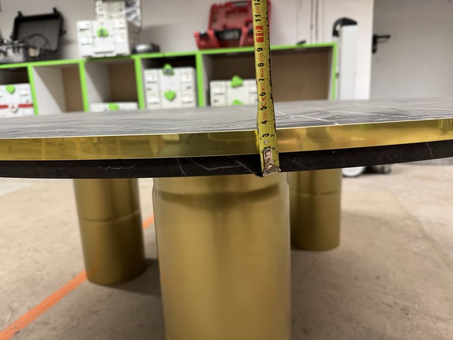 Stół złoty okrągły do salonu kawowy