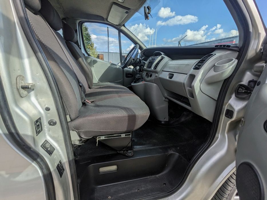 Opel Vivaro 1.9TDI 6ступка MAXI база оригінальний груз-пас в Україні