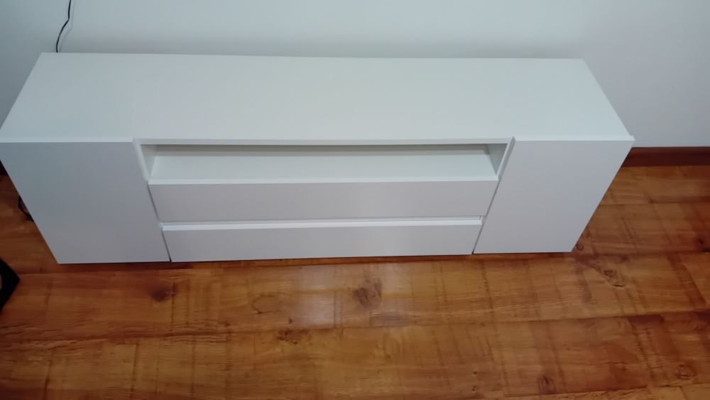 Ładna szafeczka RTV