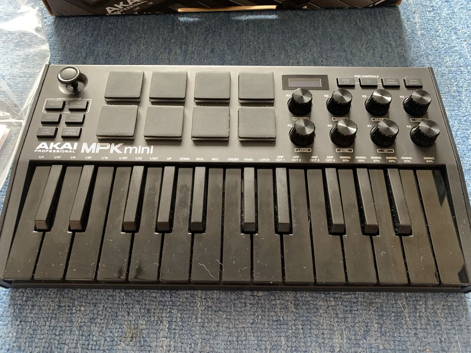MIDI клавіатура AKAI MPK mini3