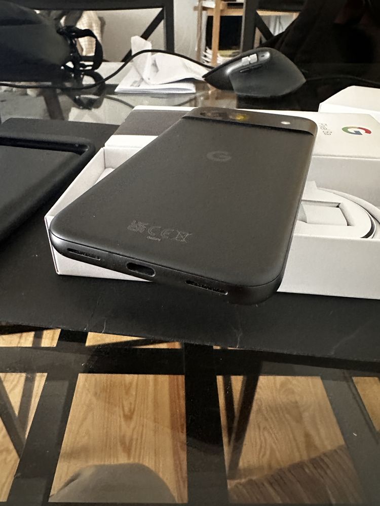 Pixel 8a com capa original