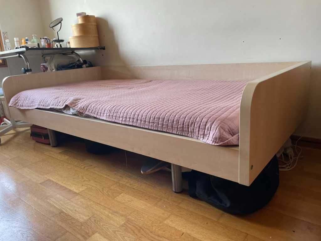 Cama de Solteiro de Madeira e Estrado
