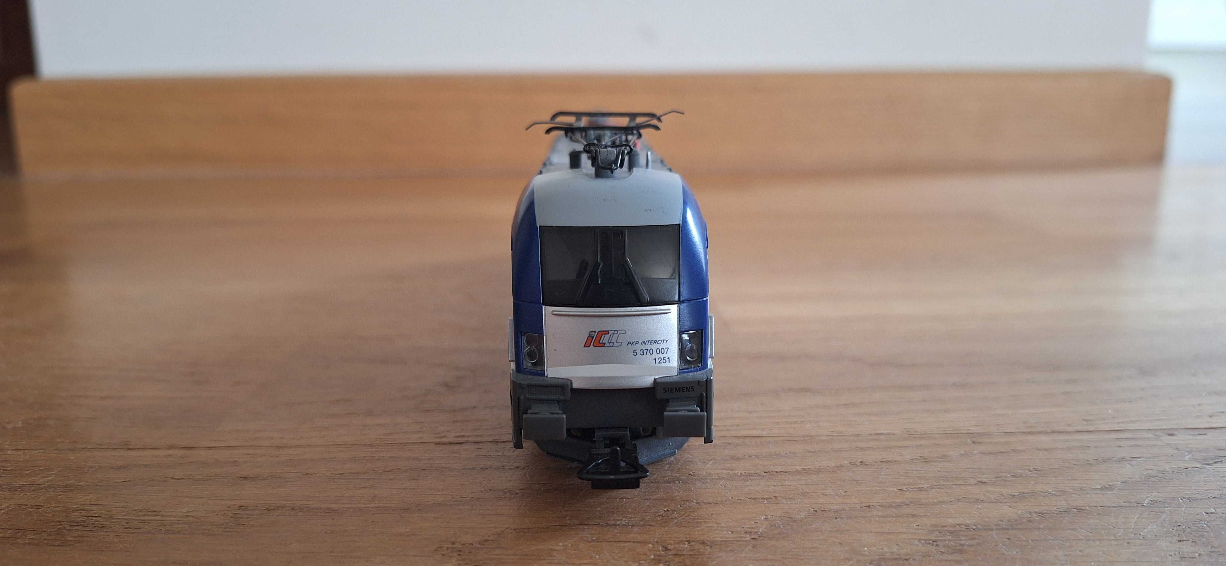 Lokomotywa do kolejki PIKO H0 oznakowanie PKP Intercity
