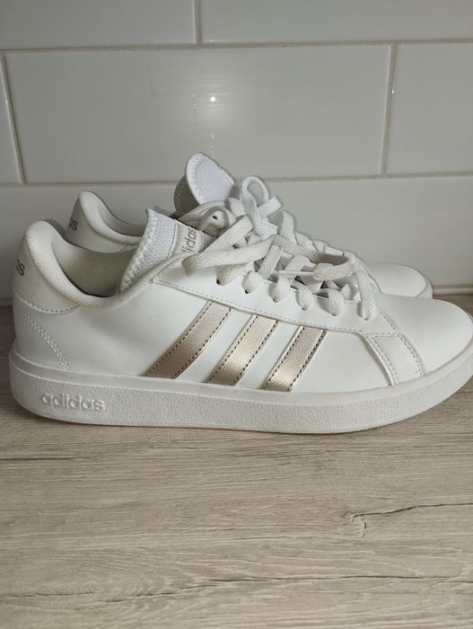 Nowe sneakersy damskie Adidas r. 42