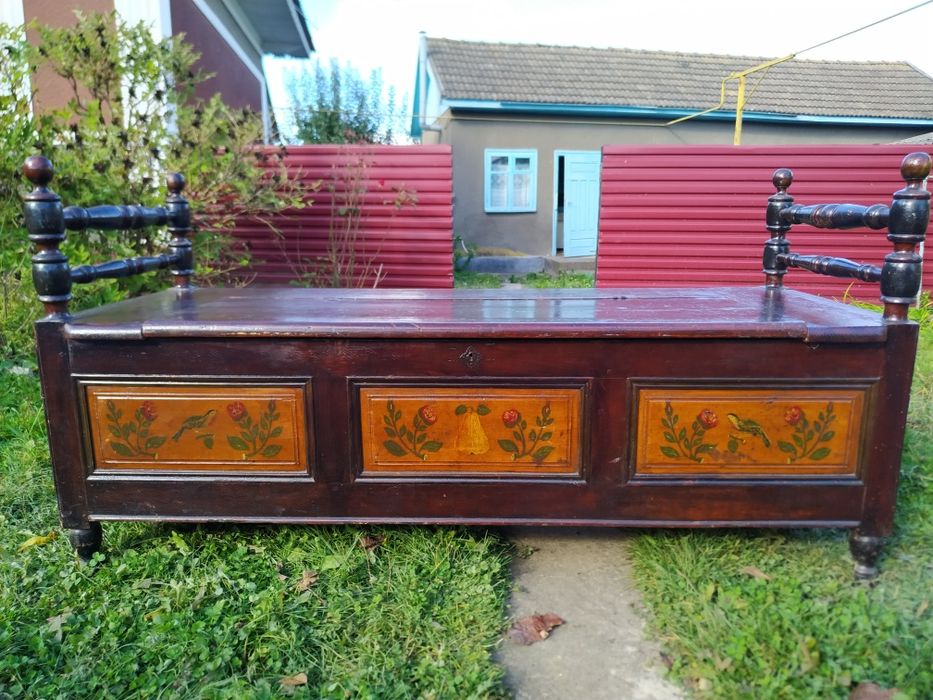 Антикварний Бомбетель  ( лава зі скринею)