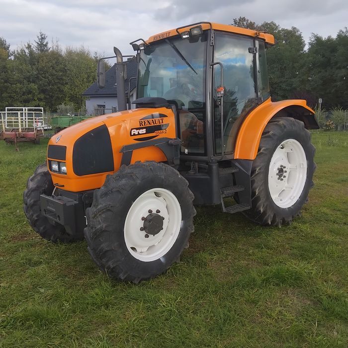 Renault ares 556 RZ z turem