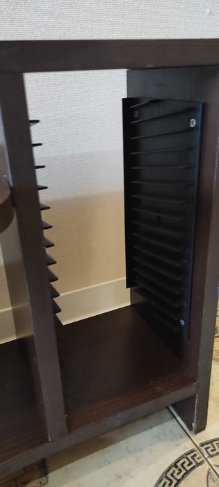 Дерев'яна полиця