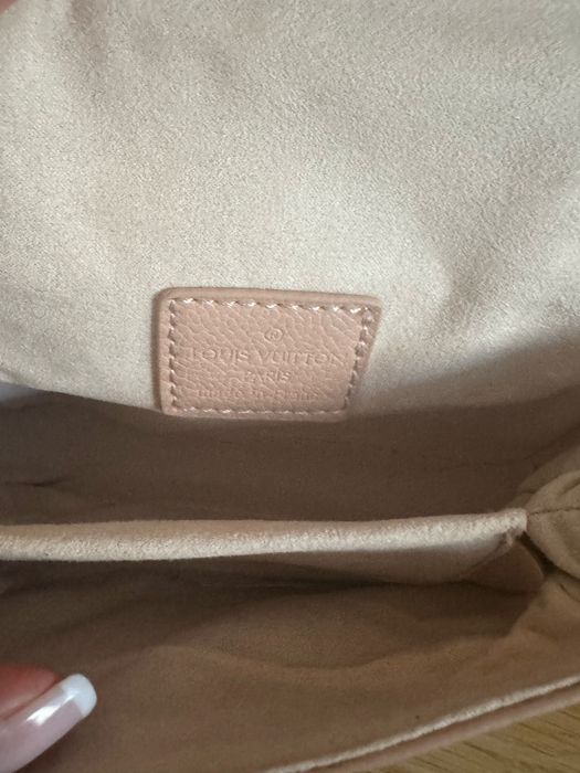 Pudrowa torebka Metis Micro LV Louis Vuitton