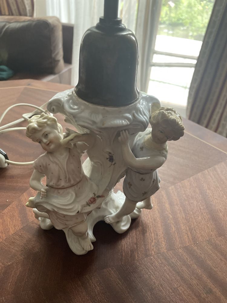Stara porcelanowa lampka