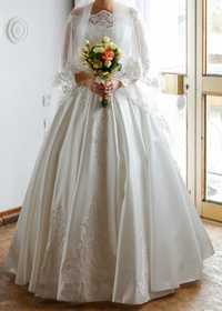 Весільна сукня. Атлас