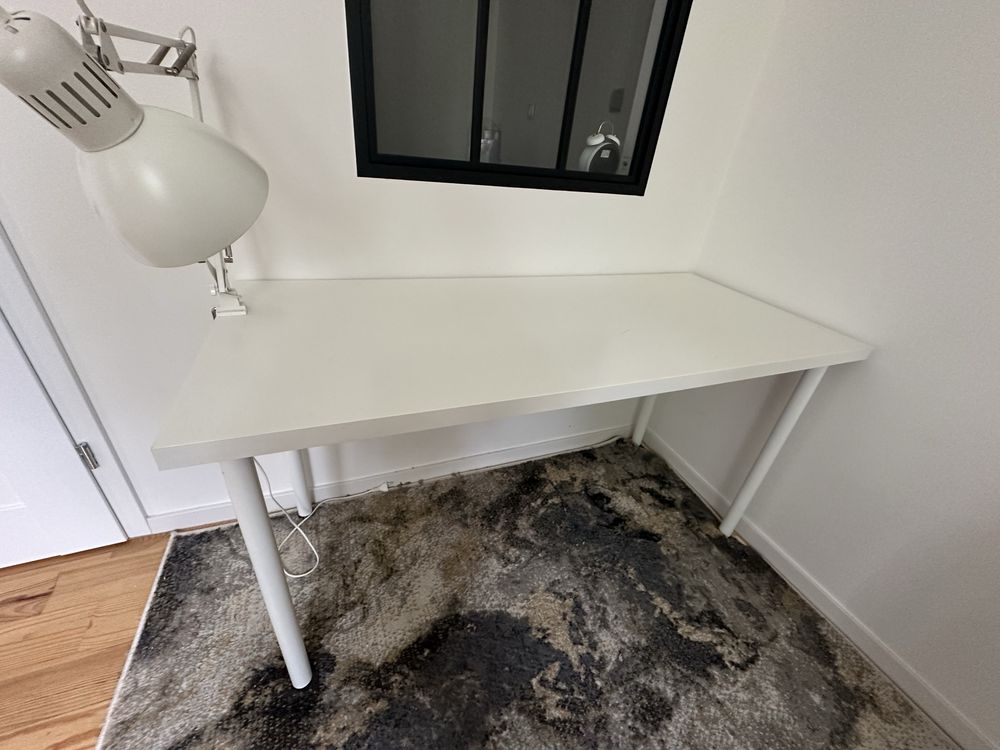 Biurko w zestawie z lampką IKEA