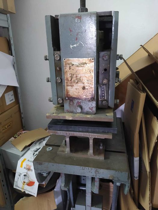 Narzędzia kaletnicze - prasa do skóry, prasa do wykrojników,