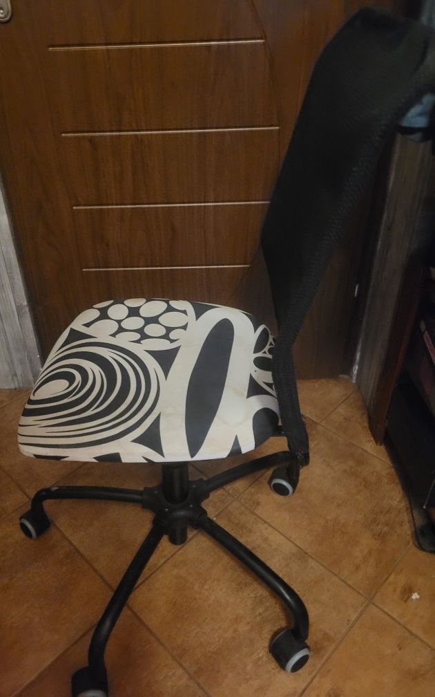 Krzesło obrotowe IKEA czarno - białe