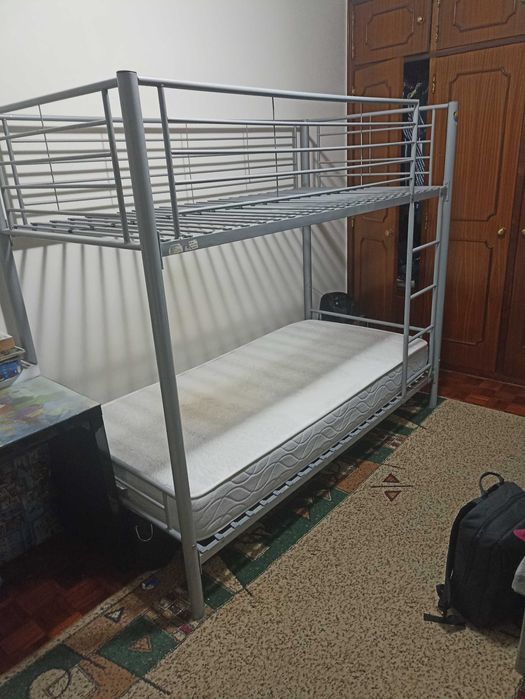 Beliche sem colchões