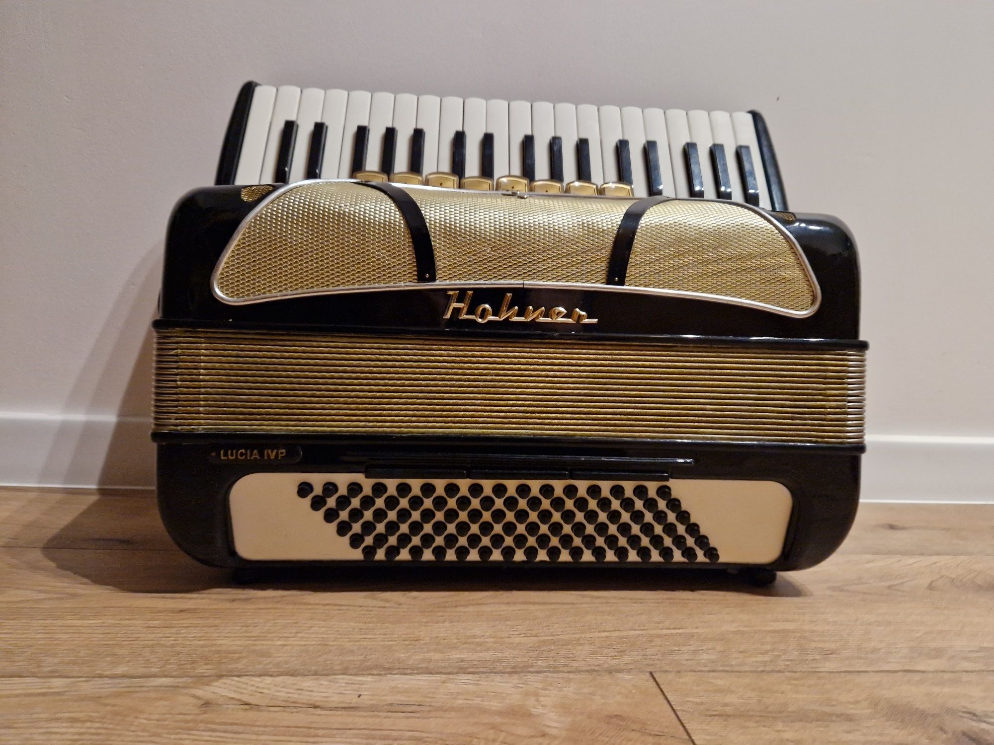 AKORDEON HOHNER Lucia IV P 96 bas 4 chóry nowe pasy