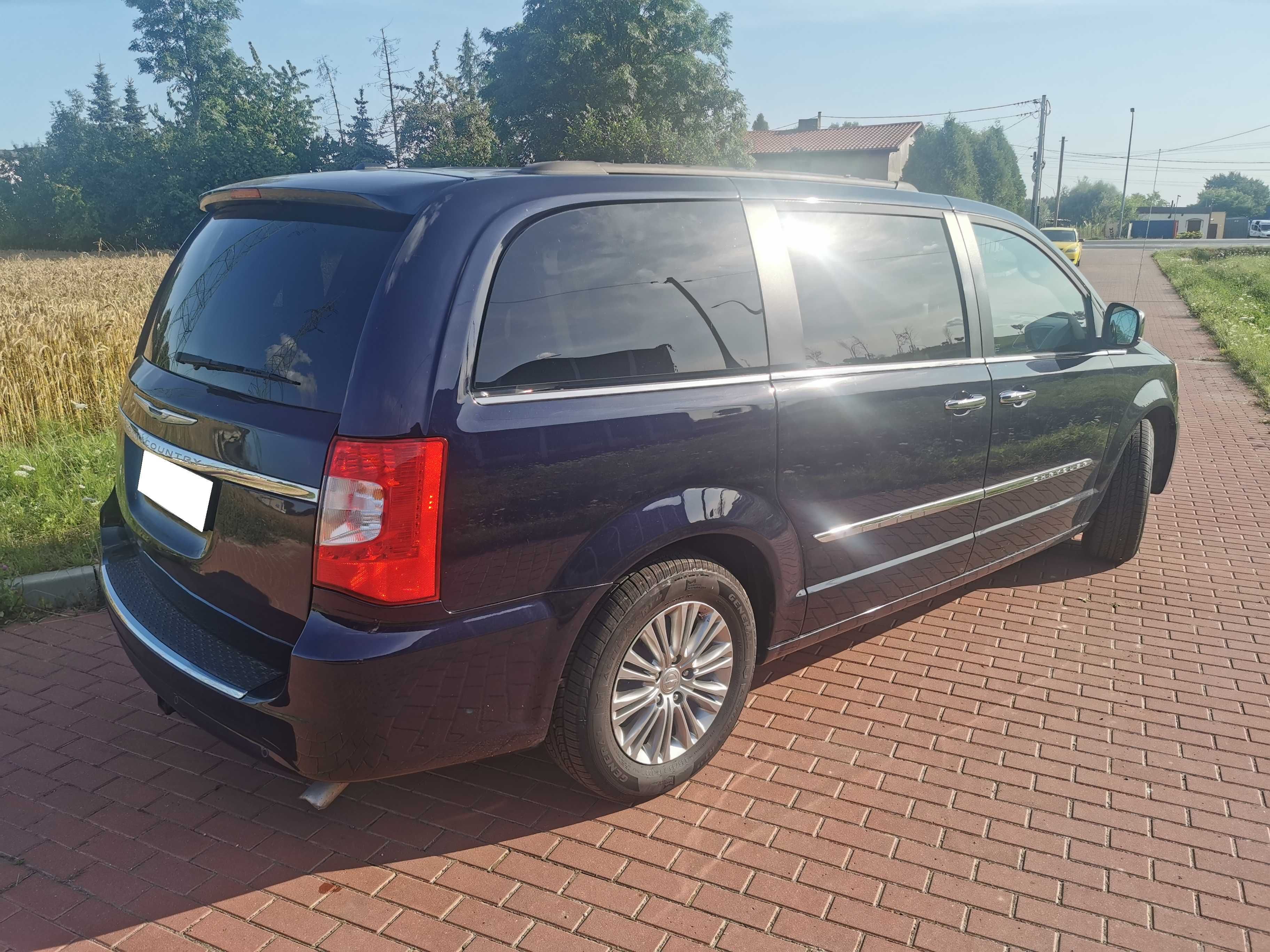 2015 Granatowy Chrysler Town & Country - skóra  alcantara + nowe opony