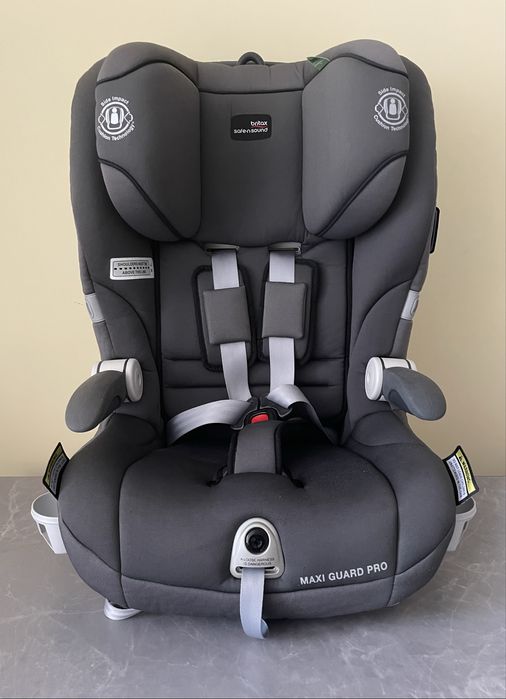 Дитяче автокрісло Britax (Safe n Sound Maxi Guard Pro)