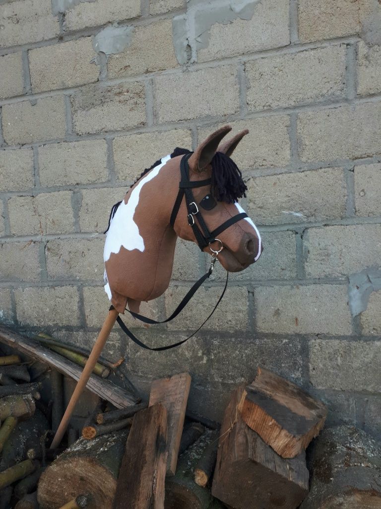 Hobby horse z ogłowiem, kijem