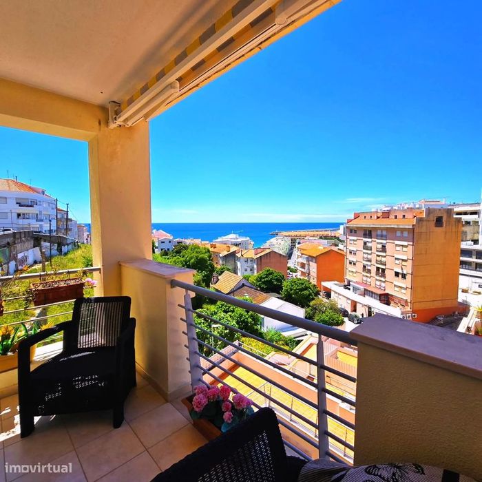 Apartamento T1 c/ Terraço, Vista Mar, Piscina e Box na Praia do Ouro