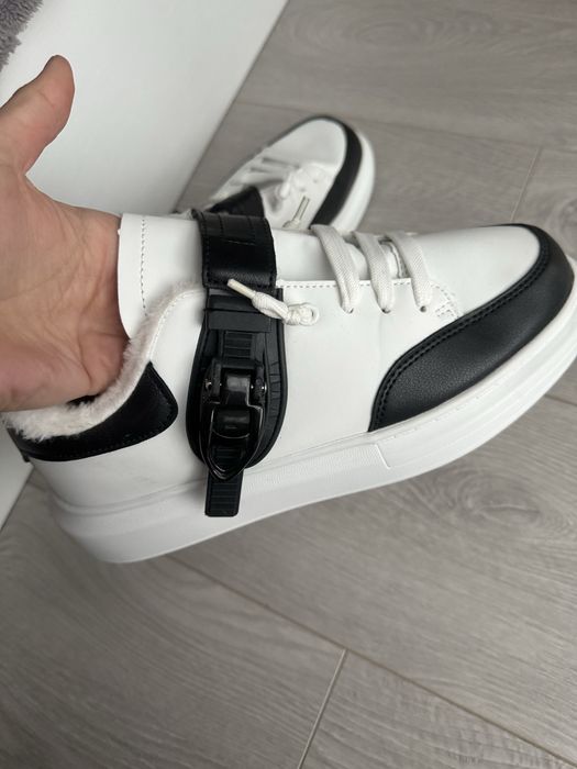 Жіночі теплі кеди