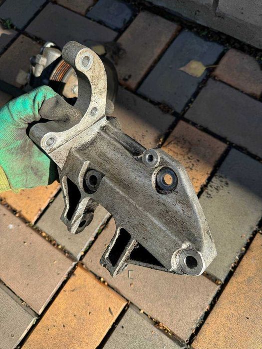 Гидроусилитель ВАЗ 2110 приора десятка, крепление ГУР