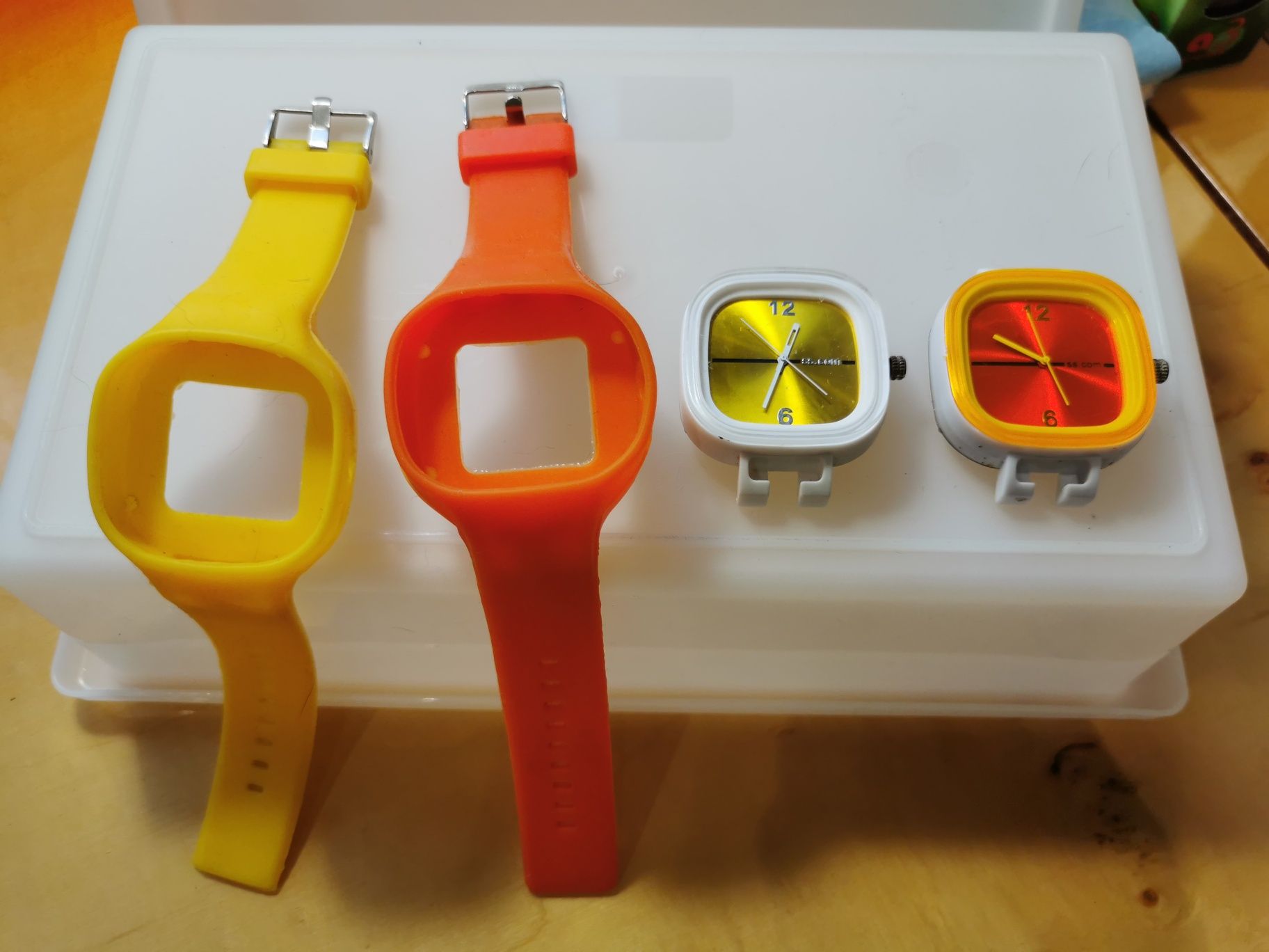 Używane, silikonowe zegarki