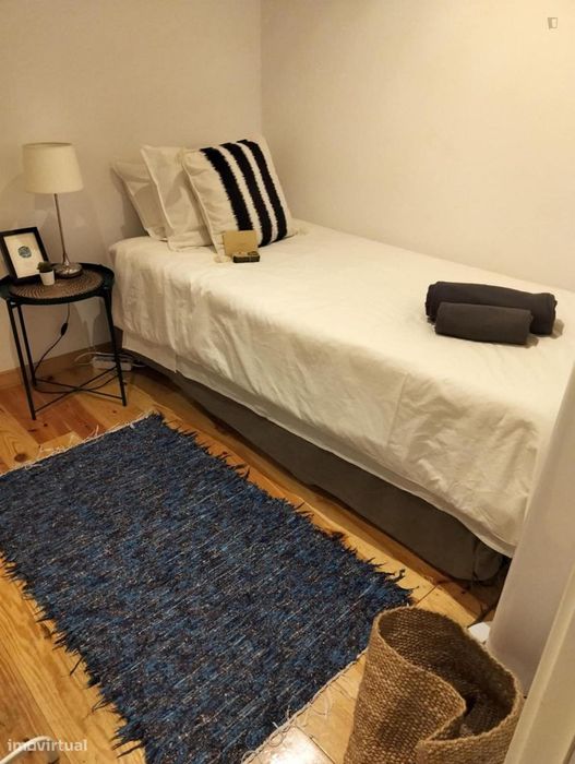 795321 - Quarto com cama de solteiro em...