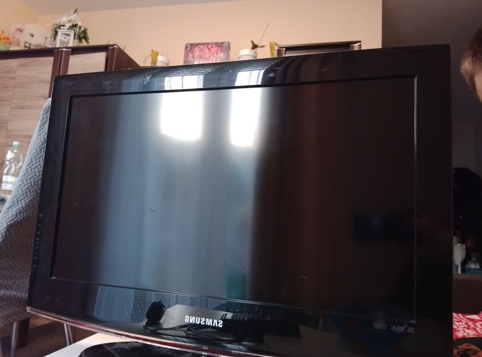 Telewizor Samsung model l e 28B 45 0 C4 w