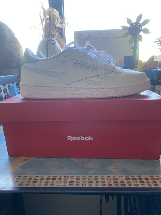 Sapatilhas brancas reebok com detalhes azuis tam. 38
