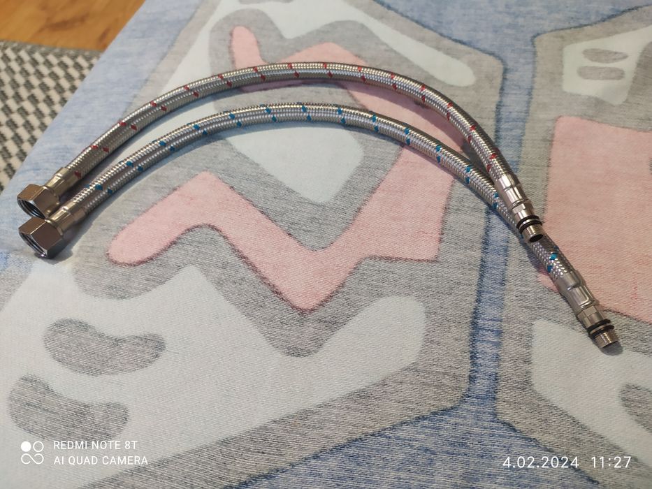 2 sztuki węży przyłączeniowych, 35cm.