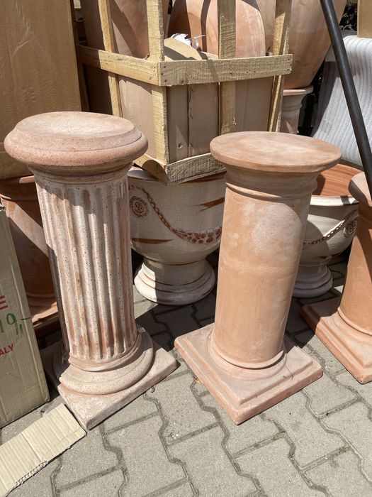 Kolumny ozdobne włoskiej firmy Galestro Terracotta