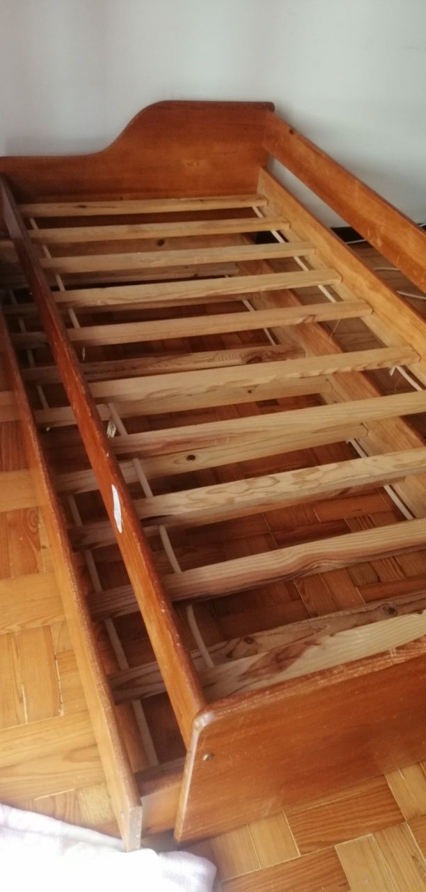 Cama solteiro dupla com colchões