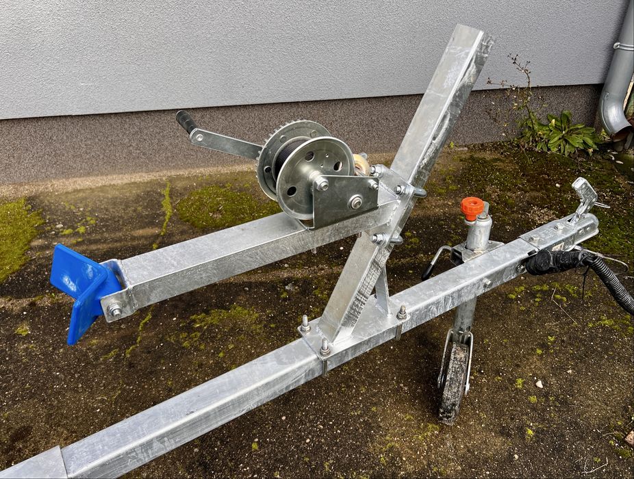 NOWA Przyczepa Podłodziowa Uchylna Ocynk LED Wciągarka