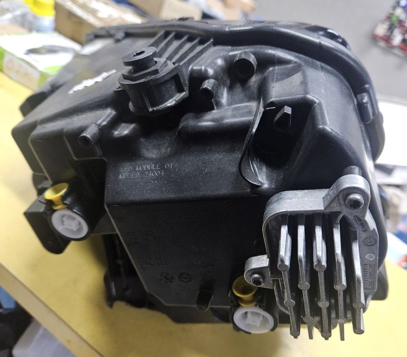 Skoda Karoq lift przednia prawa lampa full led 57B941036