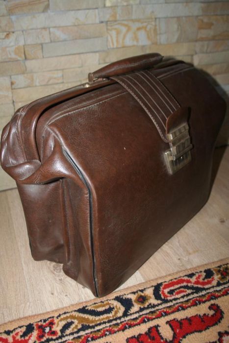 Саквояж чемодан портфель