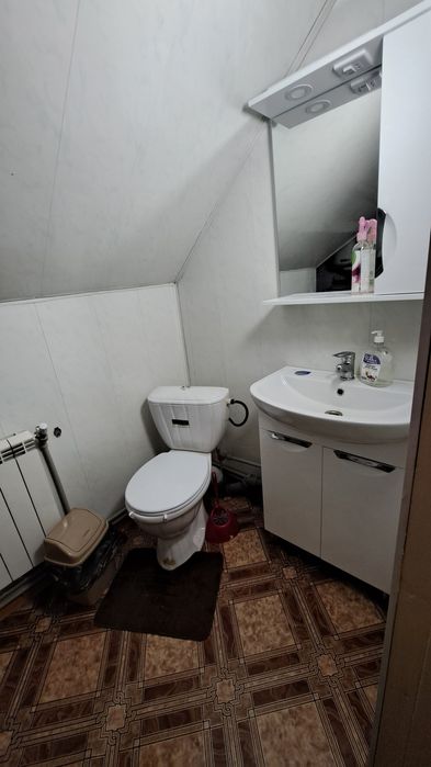 Подобова оренда пів будинку.