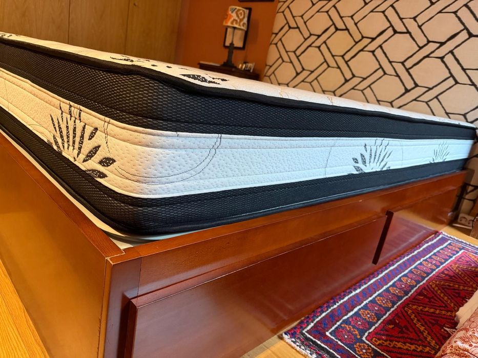 Cama de casal com colchão