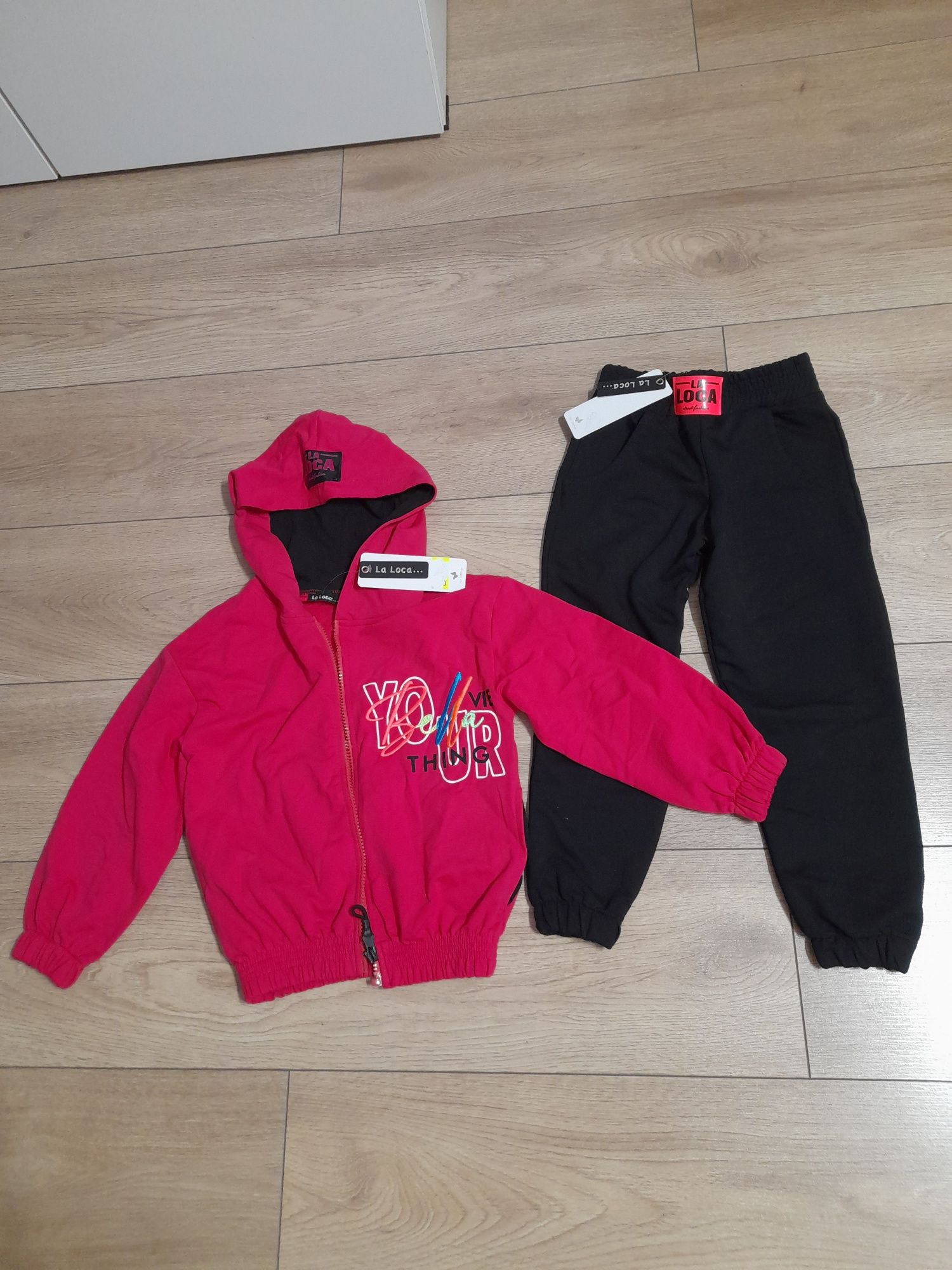 Dres dziewczęcy 104-110 nowy