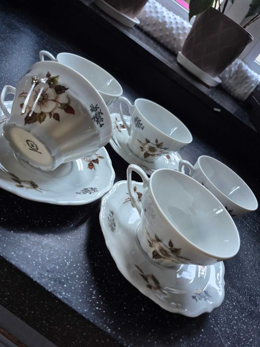 Bolesławiec Filiżanki porcelanowe ze spodeczkami